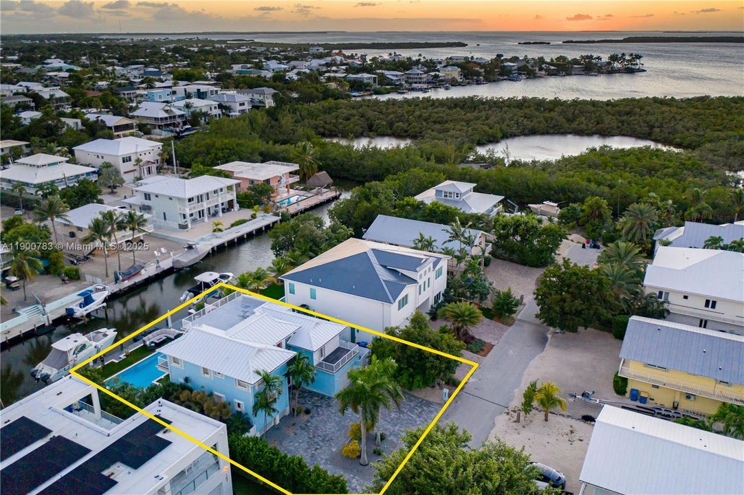 For Sale: $3,495,000 (4 beds, 4 baths, 3817 Square Feet)