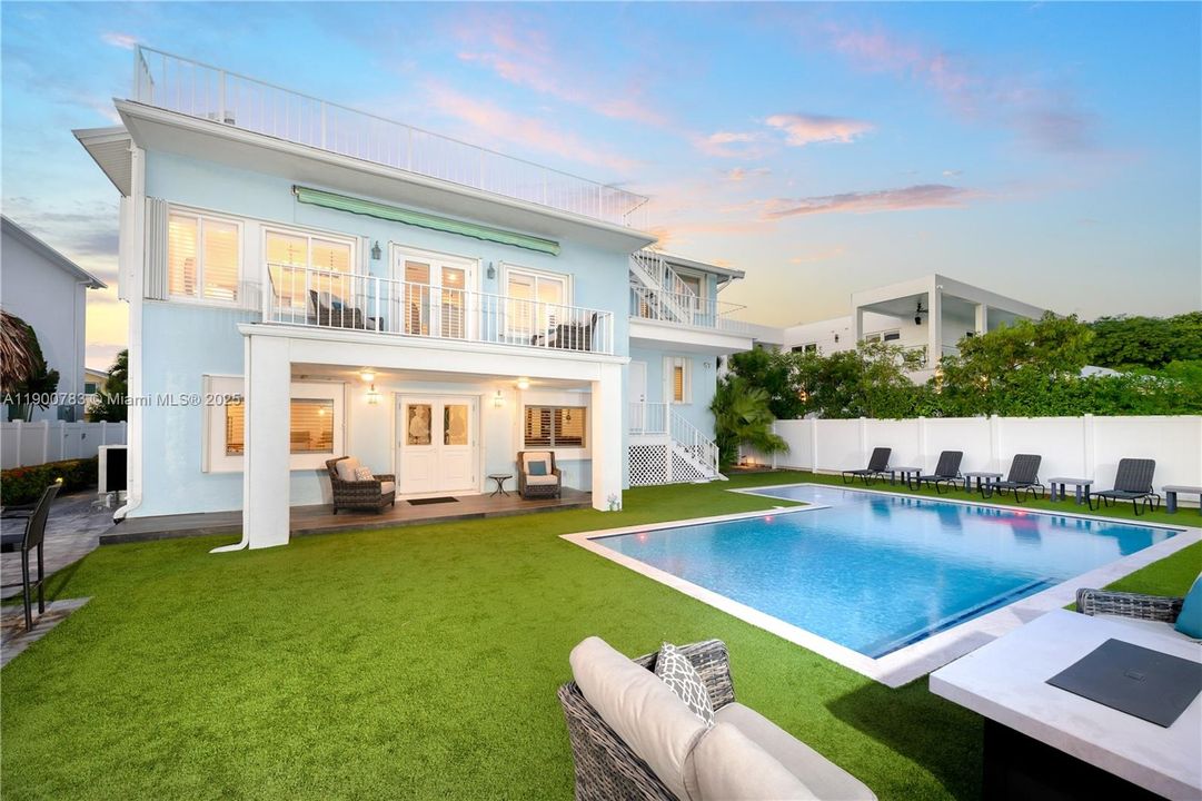 For Sale: $3,495,000 (4 beds, 4 baths, 3817 Square Feet)