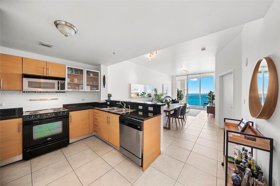 For Rent: $3,850 (1 beds, 1 baths, 850 Square Feet)