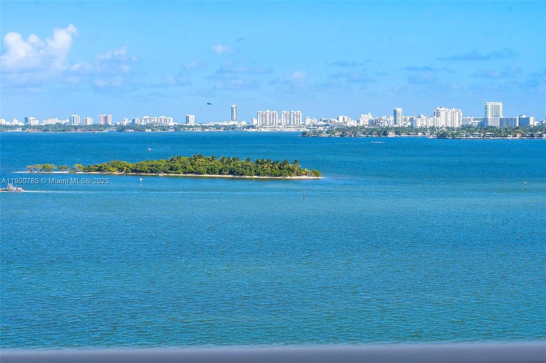 For Rent: $3,850 (1 beds, 1 baths, 850 Square Feet)