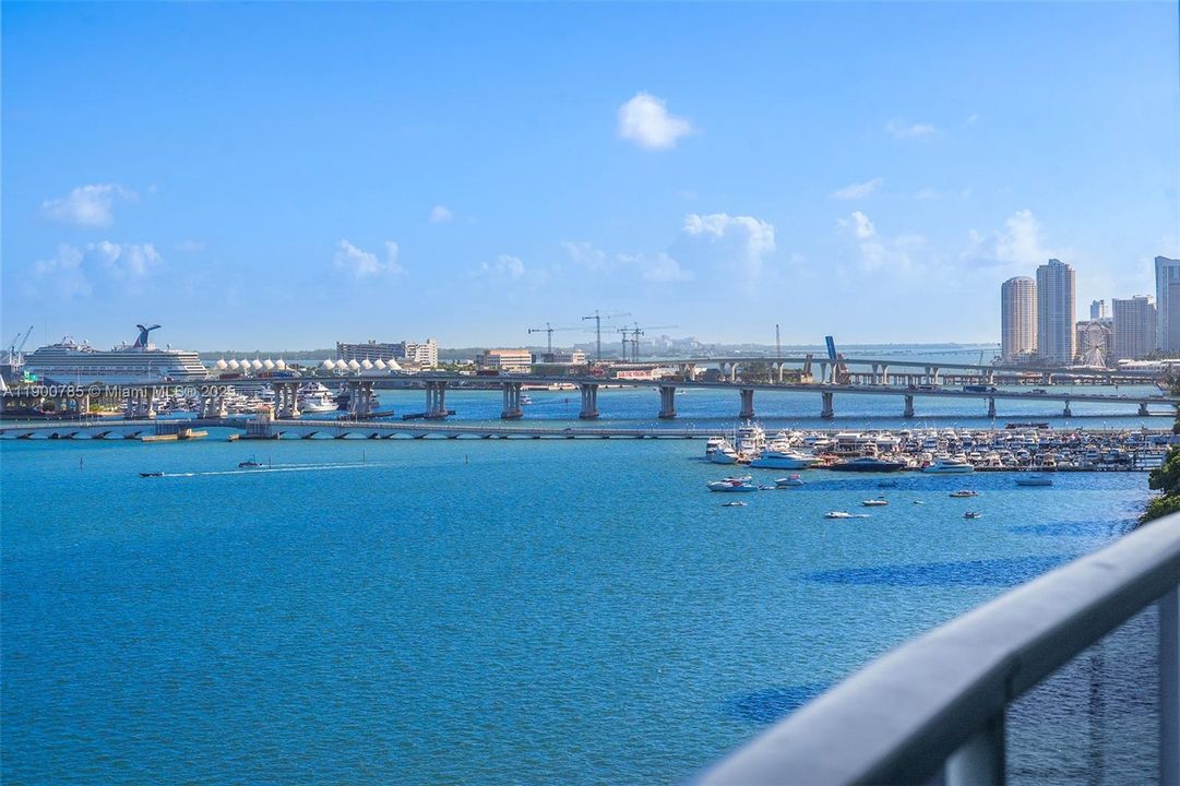 For Rent: $3,850 (1 beds, 1 baths, 850 Square Feet)