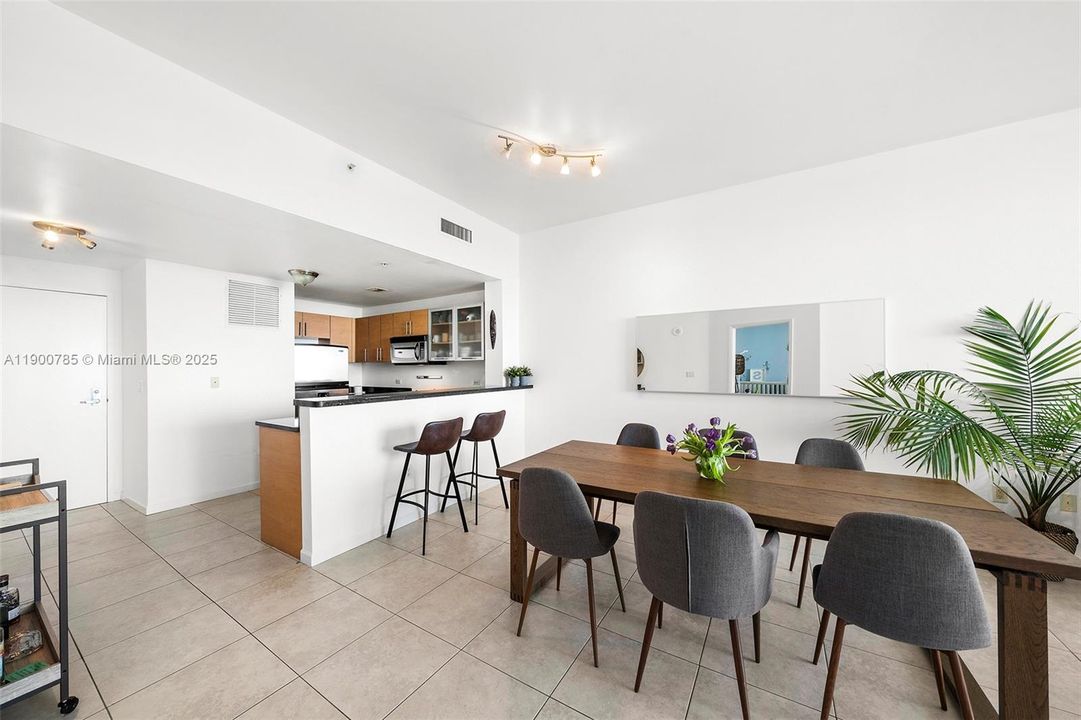 For Rent: $3,850 (1 beds, 1 baths, 850 Square Feet)