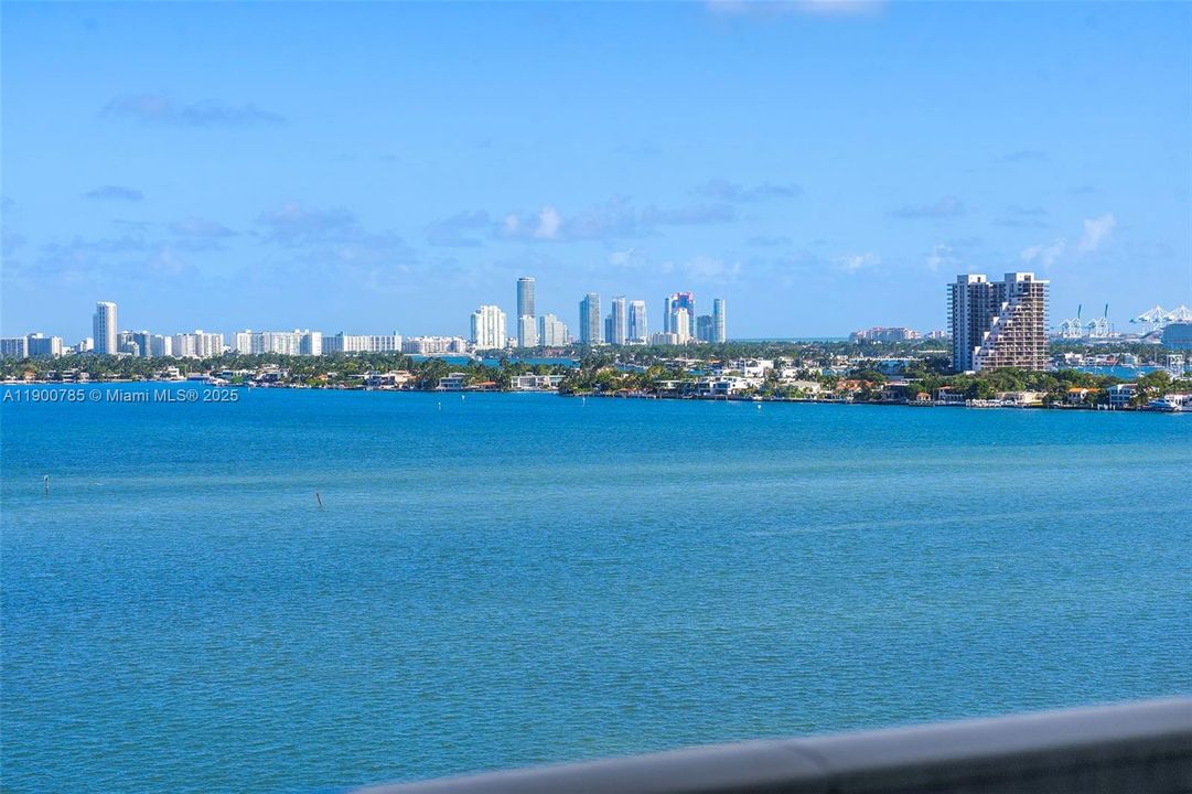 For Rent: $3,850 (1 beds, 1 baths, 850 Square Feet)