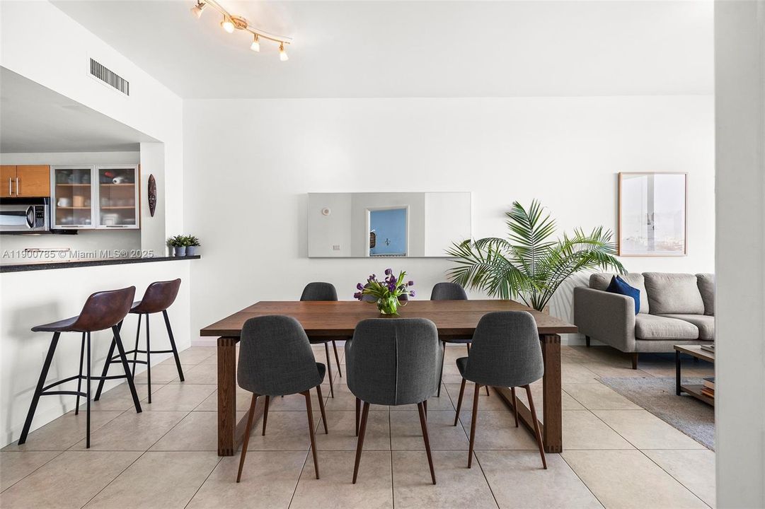 For Rent: $3,850 (1 beds, 1 baths, 850 Square Feet)