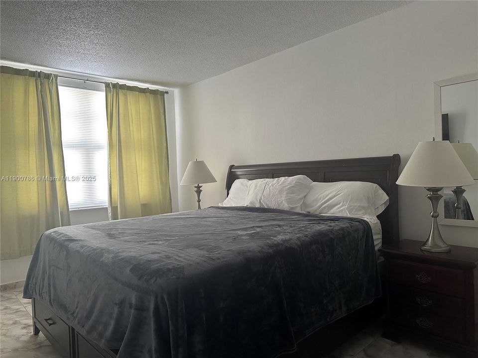 For Rent: $2,400 (1 beds, 1 baths, 798 Square Feet)