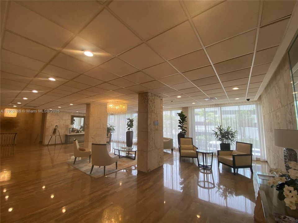 For Rent: $2,400 (1 beds, 1 baths, 798 Square Feet)