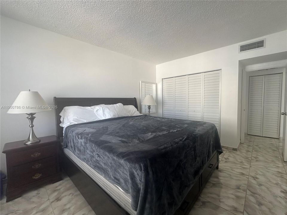 For Rent: $2,400 (1 beds, 1 baths, 798 Square Feet)
