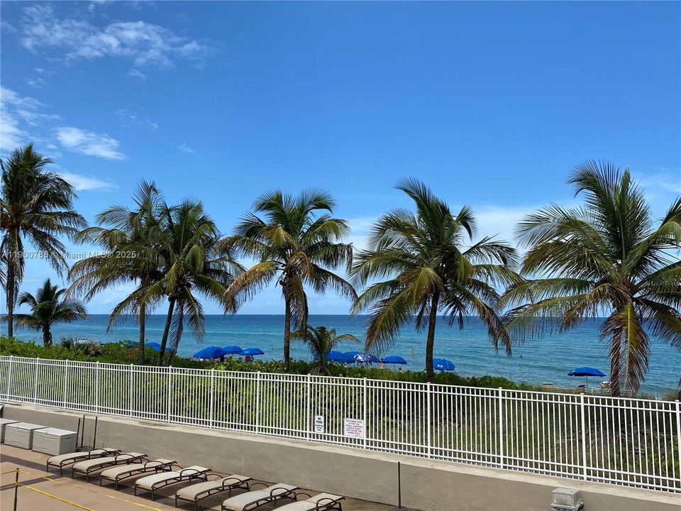 For Rent: $2,400 (1 beds, 1 baths, 798 Square Feet)