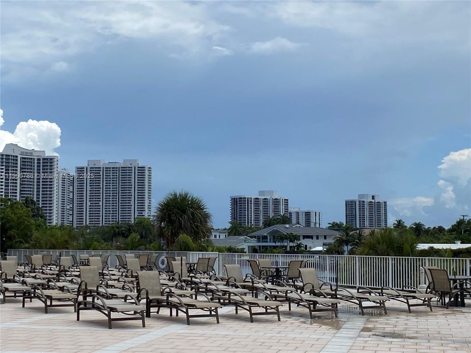 For Rent: $2,400 (1 beds, 1 baths, 798 Square Feet)