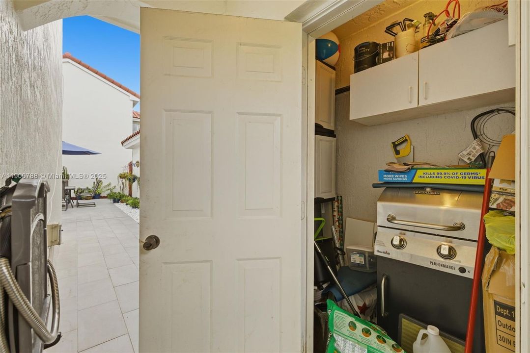 Active With Contract: $539,000 (5 beds, 2 baths, 1790 Square Feet)