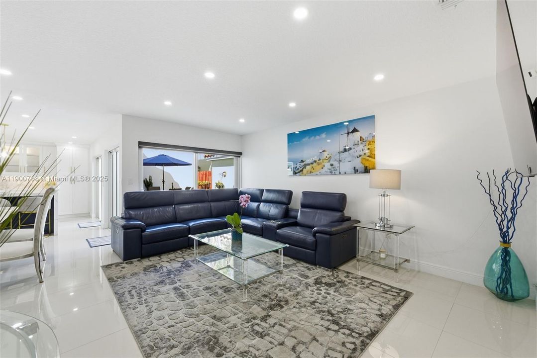 Active With Contract: $539,000 (5 beds, 2 baths, 1790 Square Feet)