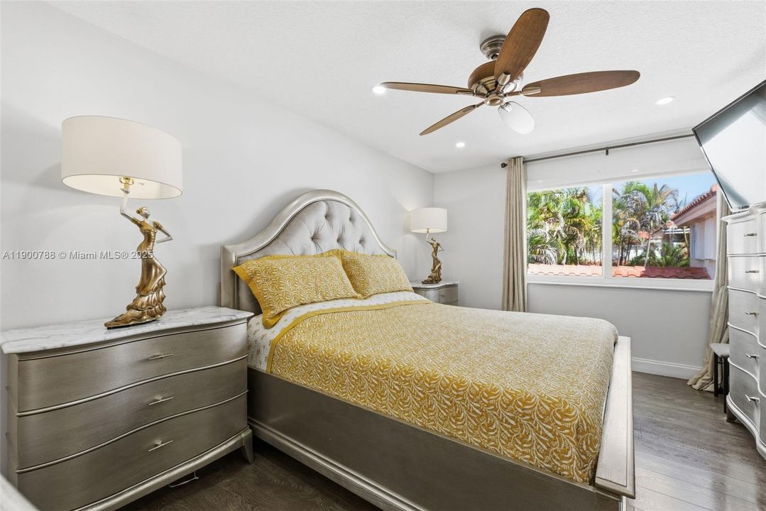 Active With Contract: $539,000 (5 beds, 2 baths, 1790 Square Feet)