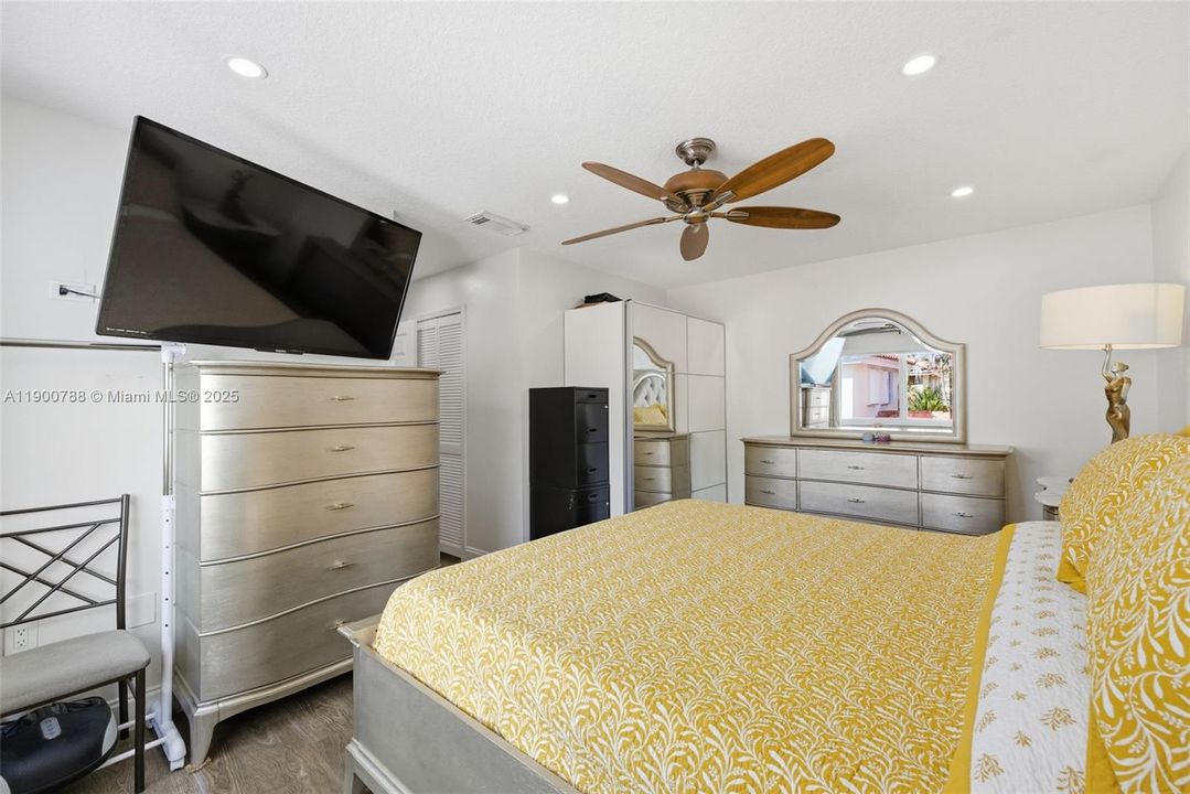 Active With Contract: $539,000 (5 beds, 2 baths, 1790 Square Feet)