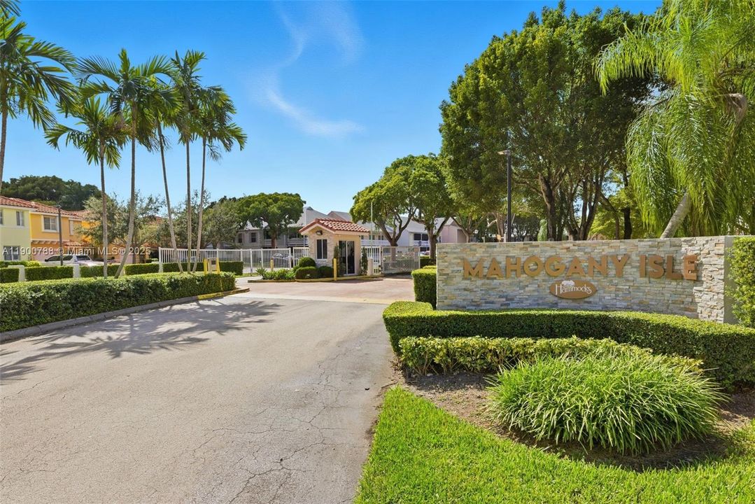 Active With Contract: $539,000 (5 beds, 2 baths, 1790 Square Feet)