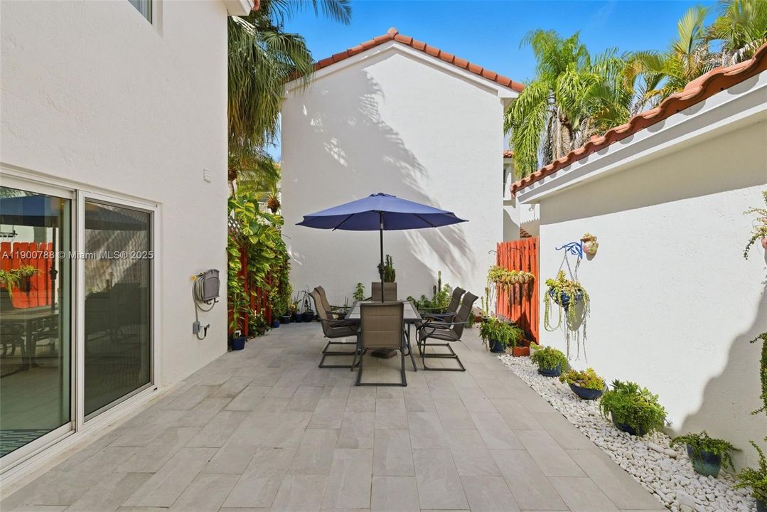 Active With Contract: $539,000 (5 beds, 2 baths, 1790 Square Feet)