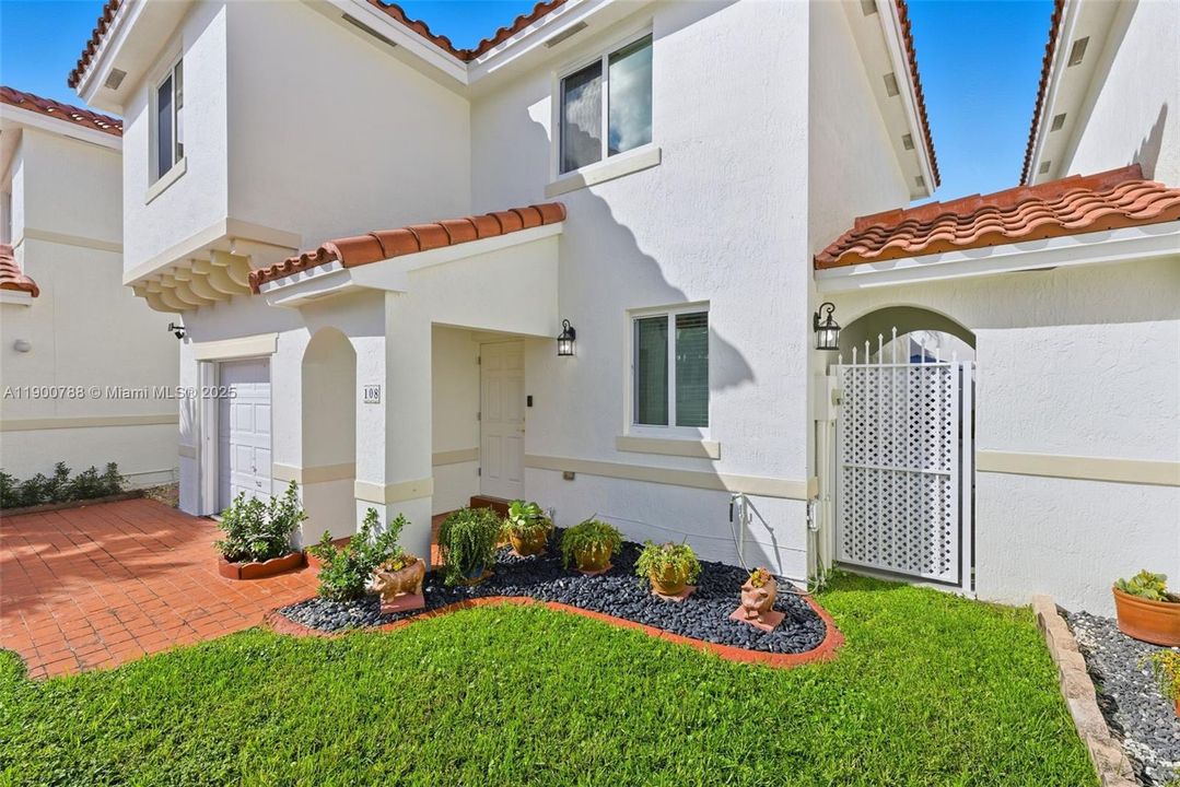 Active With Contract: $539,000 (5 beds, 2 baths, 1790 Square Feet)