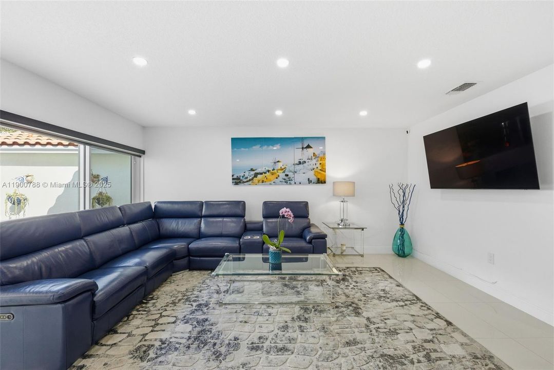 Active With Contract: $539,000 (5 beds, 2 baths, 1790 Square Feet)