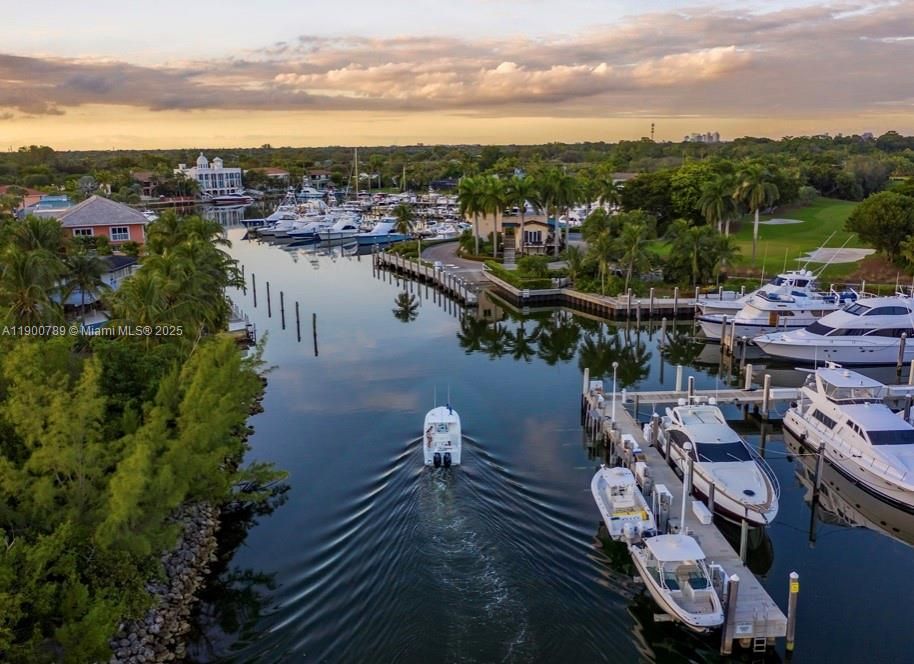 На продажу: $700,000 (0.00 acres)
