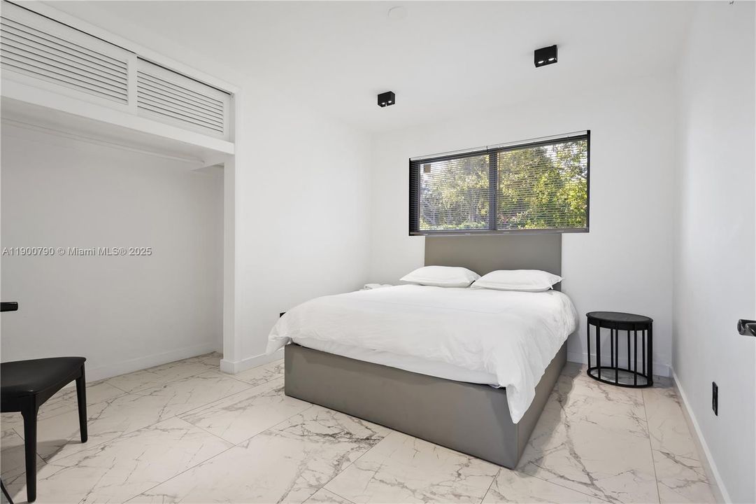 For Rent: $6,000 (4 beds, 2 baths, 1800 Square Feet)