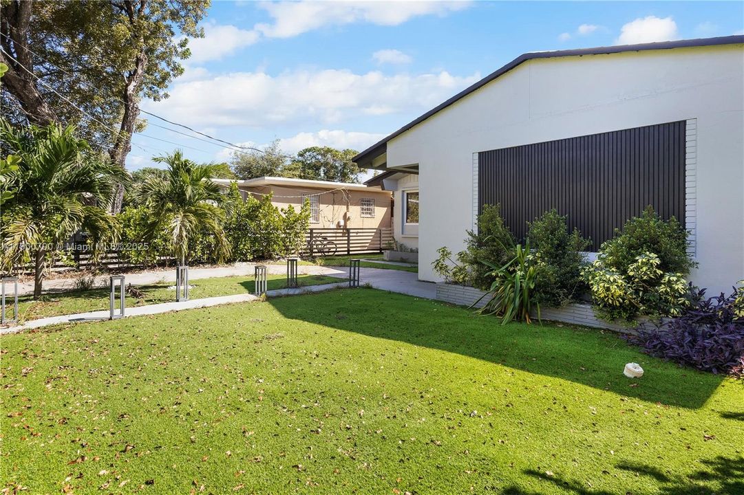 For Rent: $6,000 (4 beds, 2 baths, 1800 Square Feet)