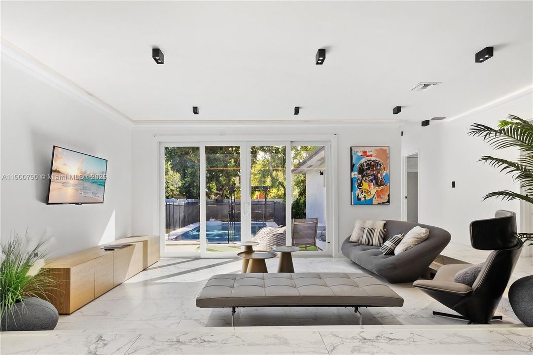 For Rent: $6,000 (4 beds, 2 baths, 1800 Square Feet)