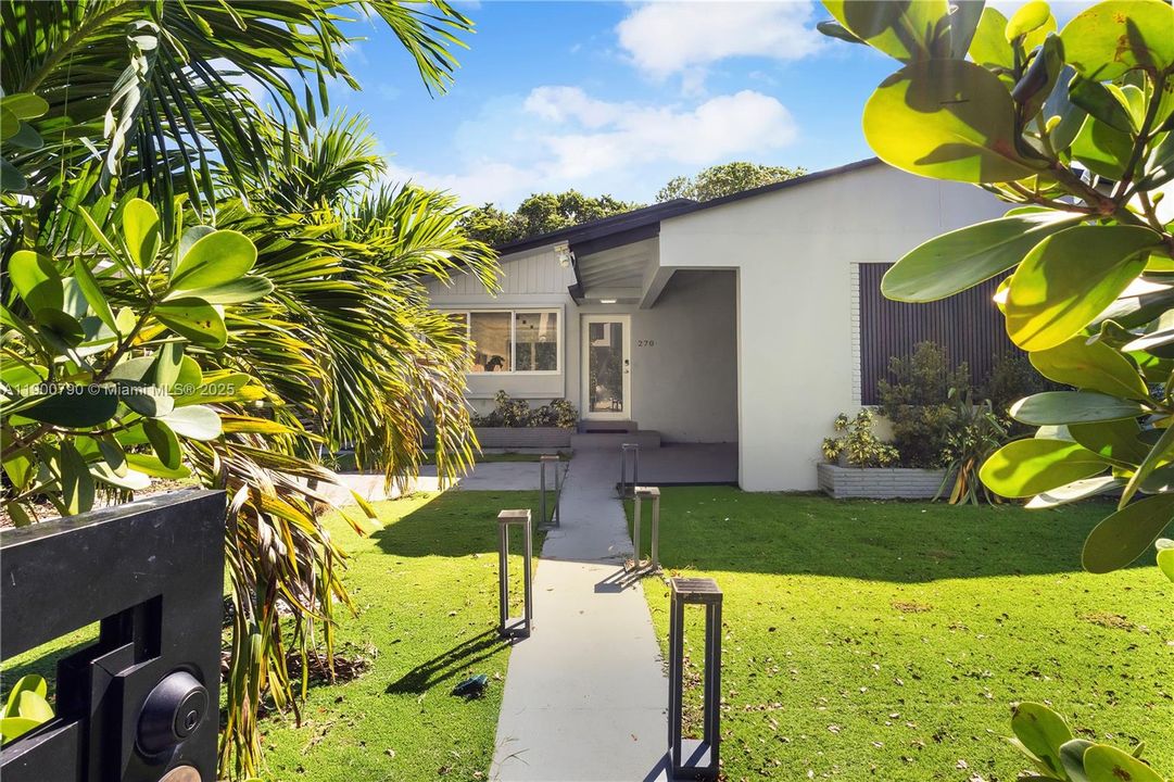 For Rent: $6,000 (4 beds, 2 baths, 1800 Square Feet)