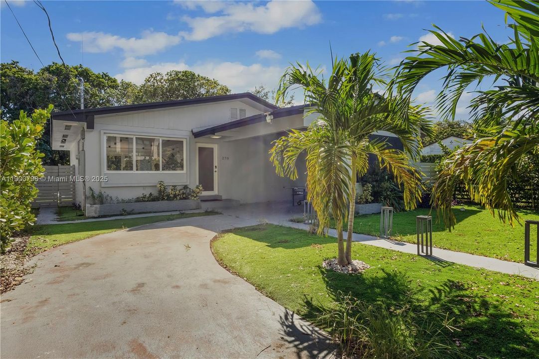 For Rent: $6,000 (4 beds, 2 baths, 1800 Square Feet)