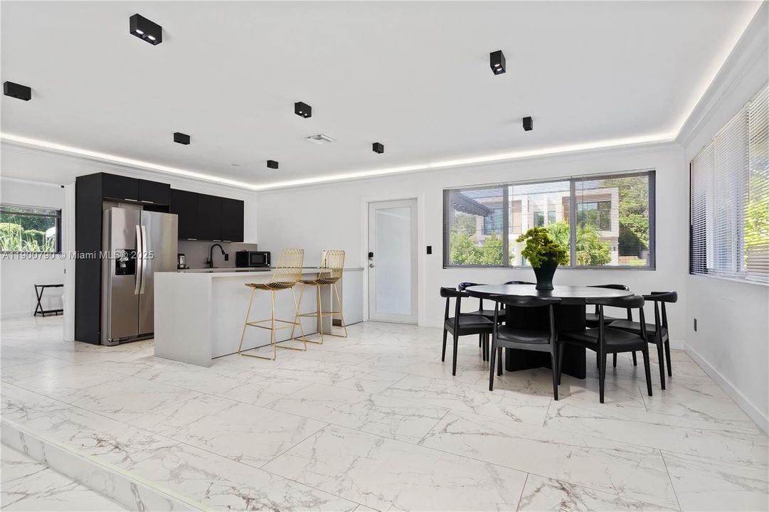 For Rent: $6,000 (4 beds, 2 baths, 1800 Square Feet)