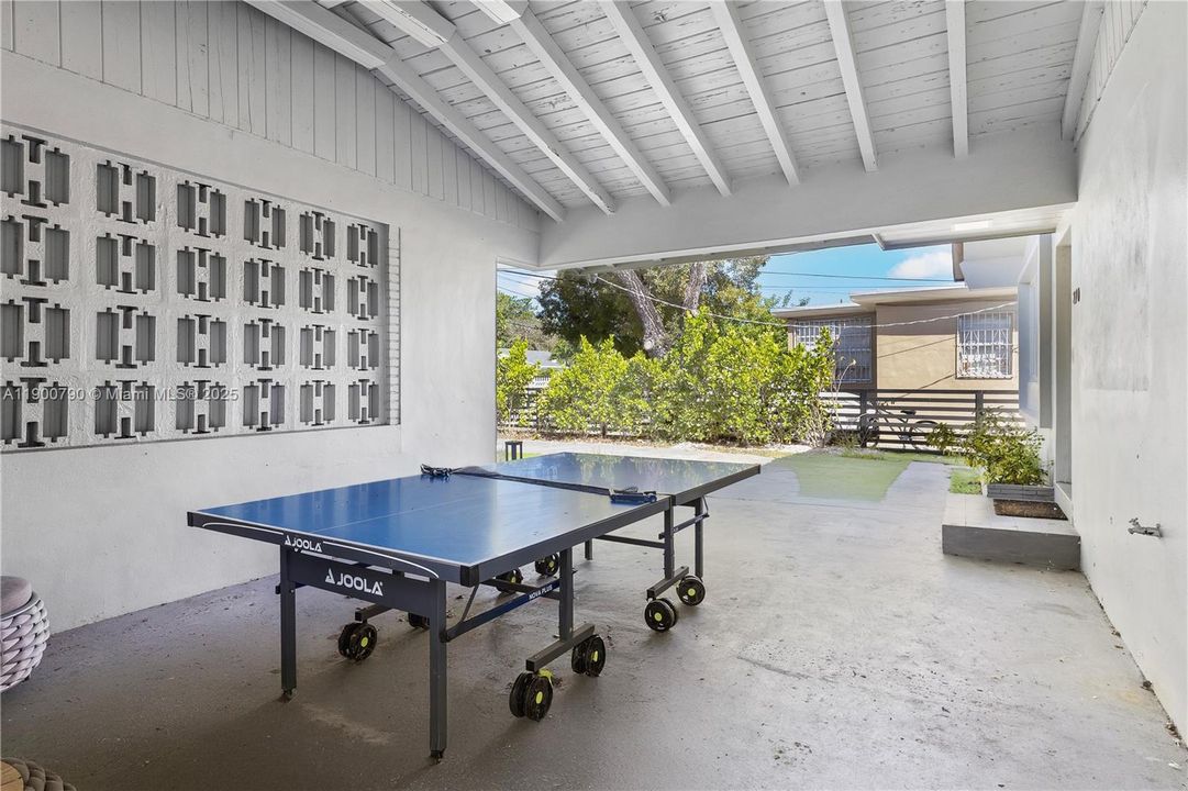 For Rent: $6,000 (4 beds, 2 baths, 1800 Square Feet)