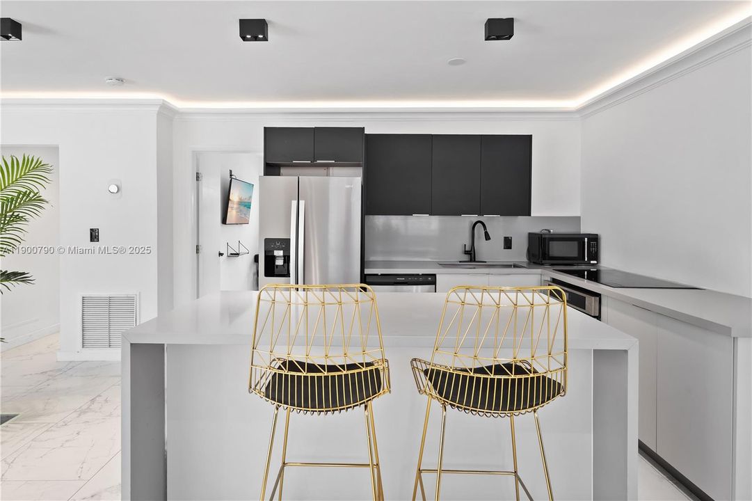 For Rent: $6,000 (4 beds, 2 baths, 1800 Square Feet)