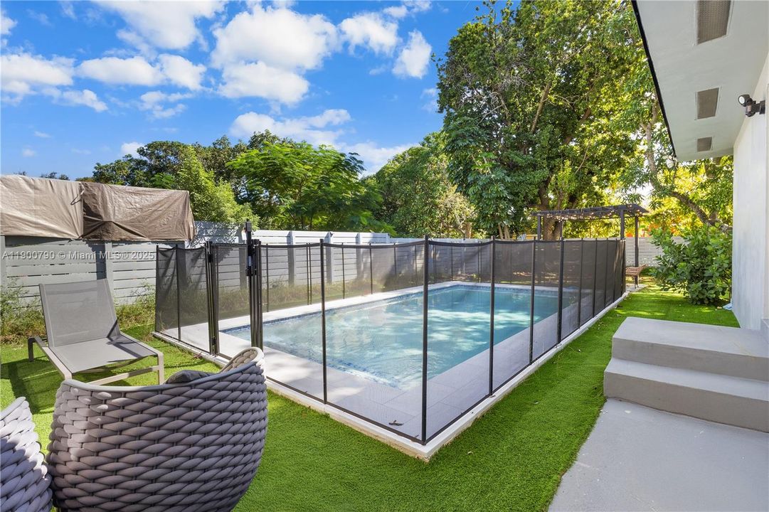 For Rent: $6,000 (4 beds, 2 baths, 1800 Square Feet)