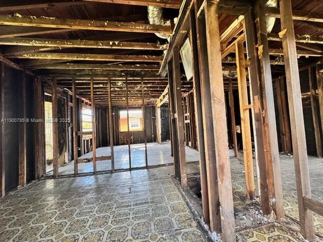 For Sale: $349,000 (3 beds, 2 baths, 884 Square Feet)