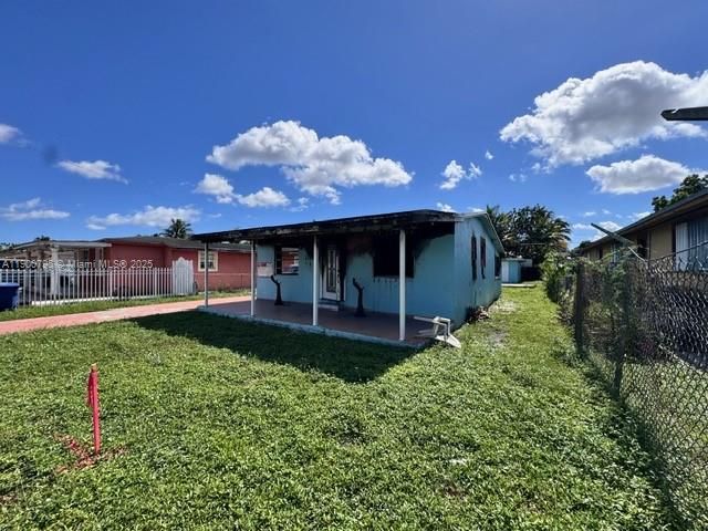 For Sale: $349,000 (3 beds, 2 baths, 884 Square Feet)