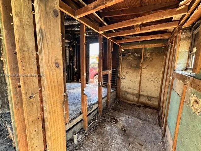 For Sale: $349,000 (3 beds, 2 baths, 884 Square Feet)