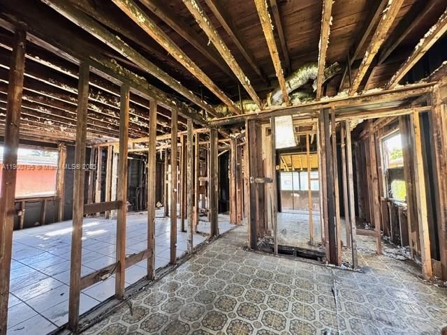 For Sale: $349,000 (3 beds, 2 baths, 884 Square Feet)