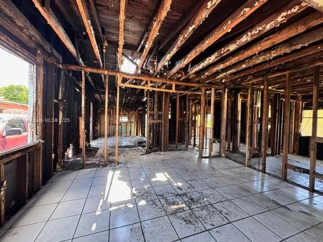 For Sale: $349,000 (3 beds, 2 baths, 884 Square Feet)