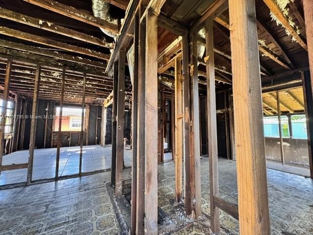 For Sale: $349,000 (3 beds, 2 baths, 884 Square Feet)