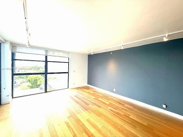 For Rent: $2,800 (2 beds, 2 baths, 1233 Square Feet)