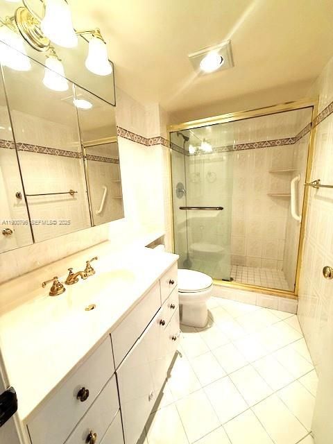 For Rent: $2,800 (2 beds, 2 baths, 1233 Square Feet)
