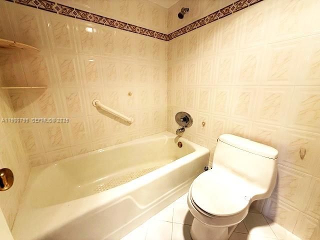 For Rent: $2,800 (2 beds, 2 baths, 1233 Square Feet)