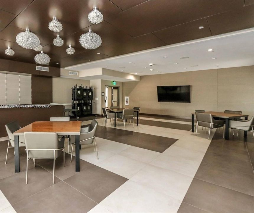 For Rent: $2,800 (2 beds, 2 baths, 1233 Square Feet)