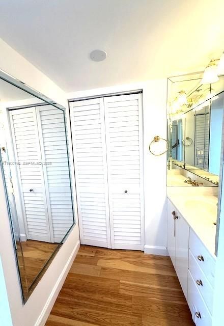 For Rent: $2,800 (2 beds, 2 baths, 1233 Square Feet)