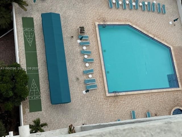 For Rent: $2,800 (2 beds, 2 baths, 1233 Square Feet)