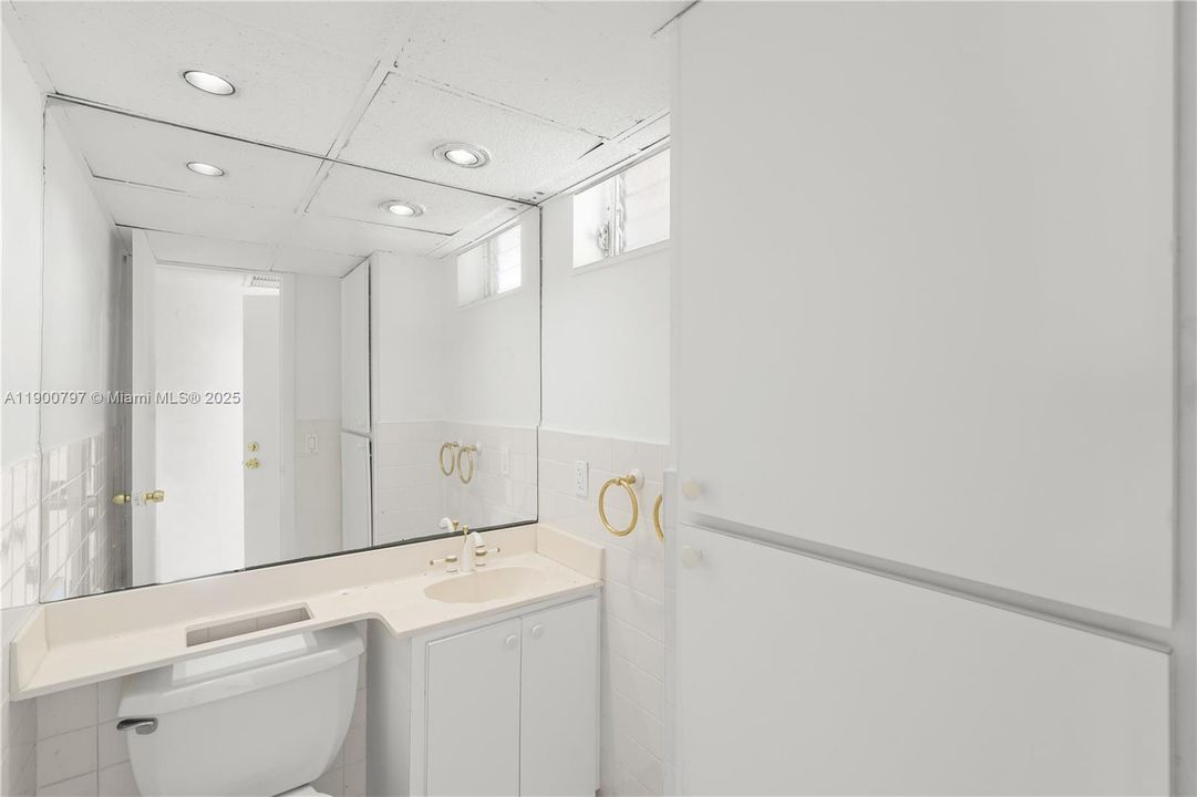 待售: $169,900 (1 贝兹, 1 浴室, 768 平方英尺)