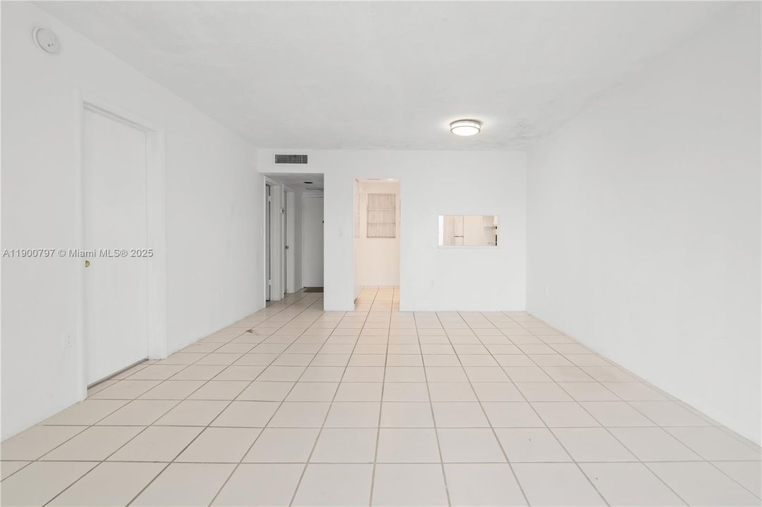 待售: $169,900 (1 贝兹, 1 浴室, 768 平方英尺)