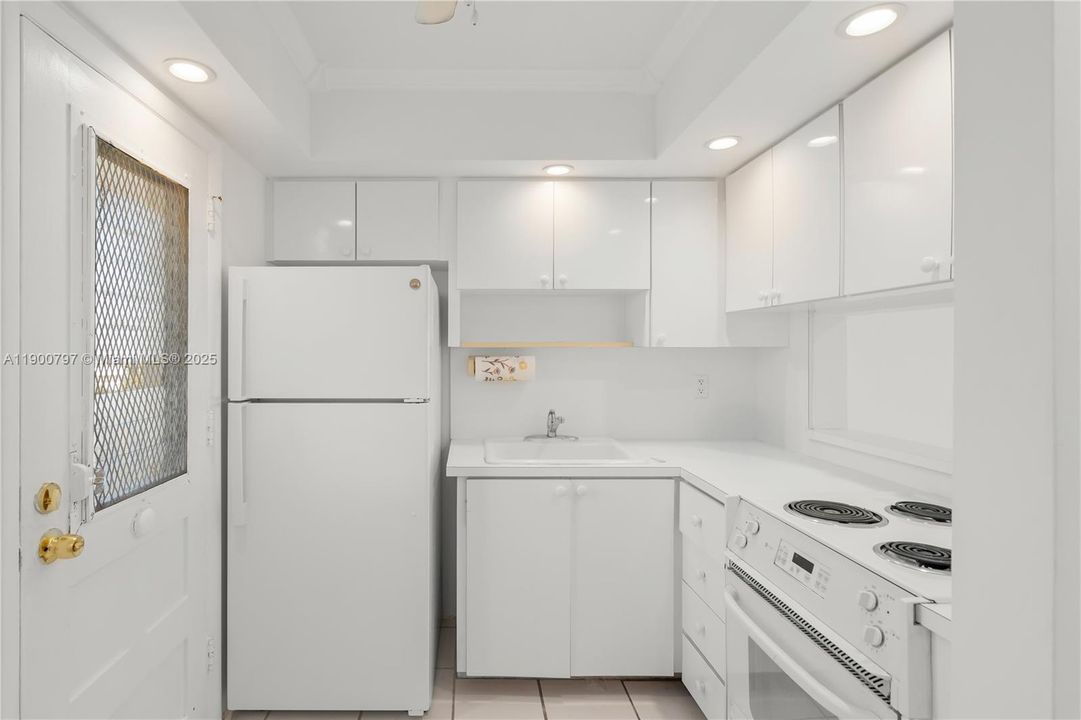 待售: $169,900 (1 贝兹, 1 浴室, 768 平方英尺)