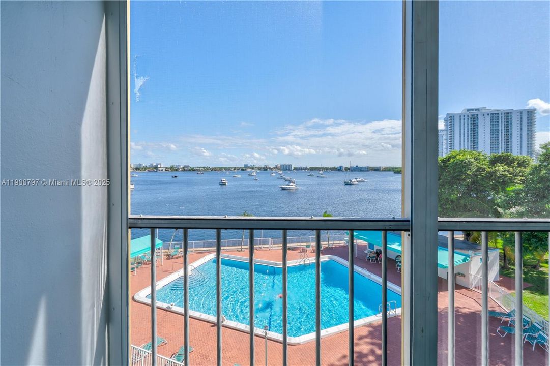 待售: $169,900 (1 贝兹, 1 浴室, 768 平方英尺)