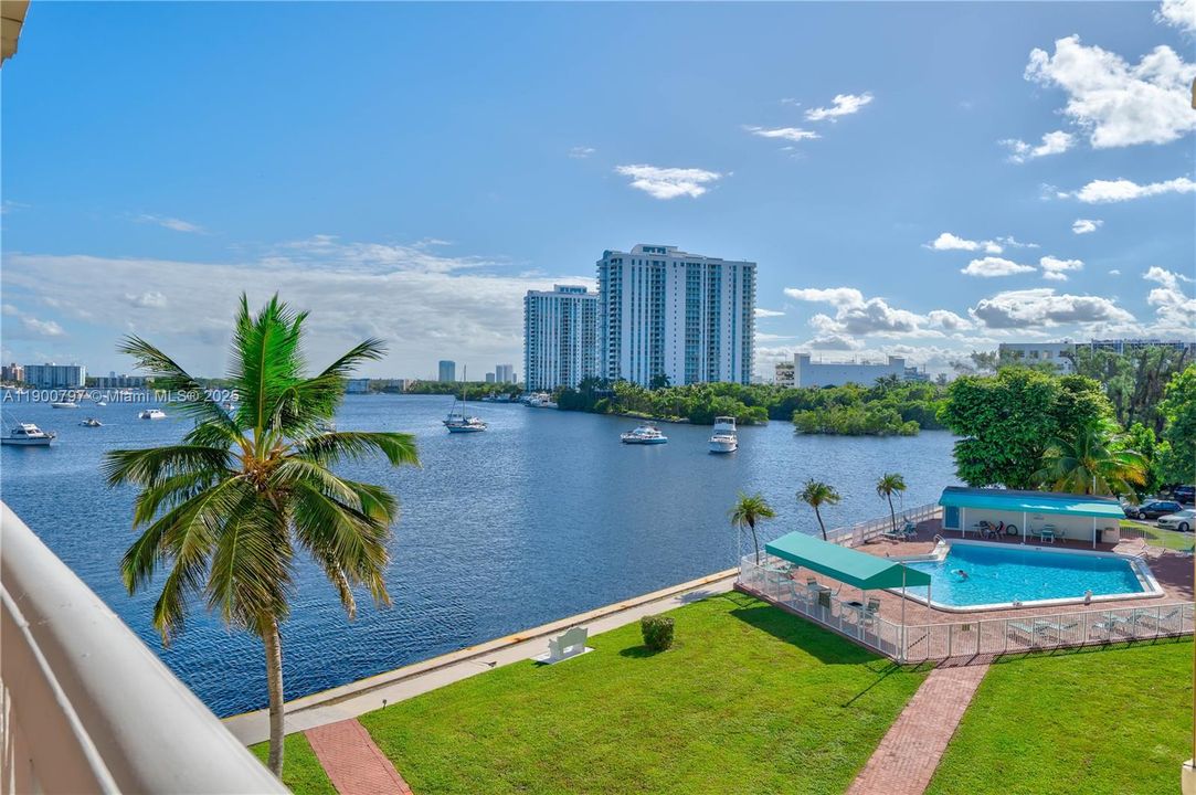 待售: $169,900 (1 贝兹, 1 浴室, 768 平方英尺)