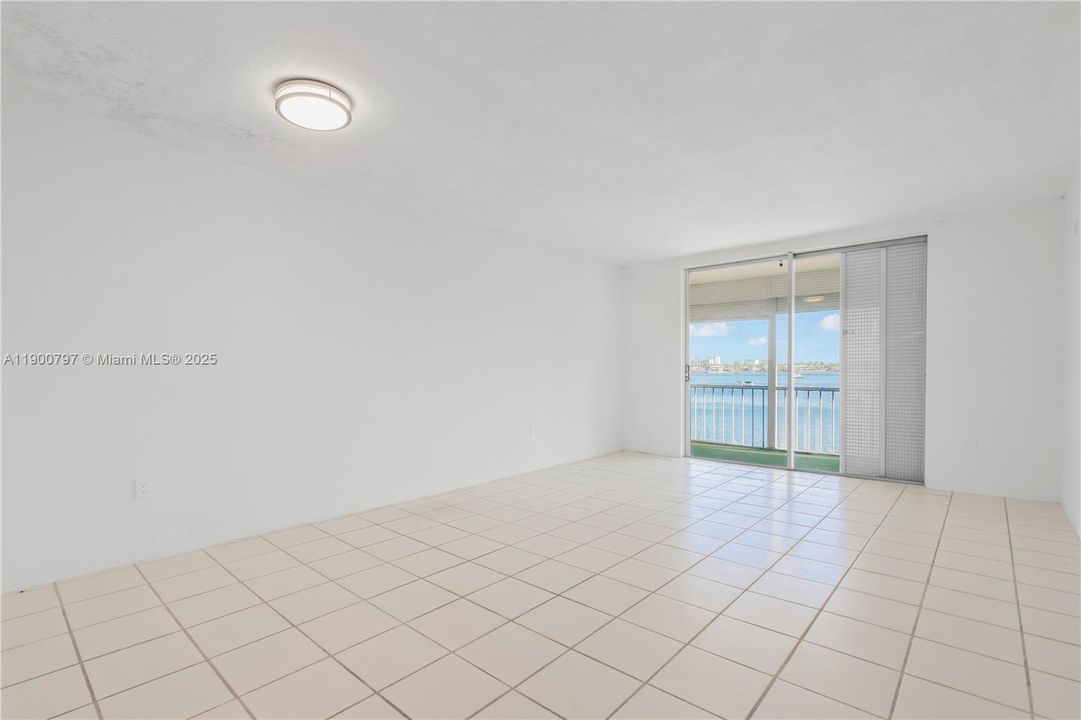 待售: $169,900 (1 贝兹, 1 浴室, 768 平方英尺)