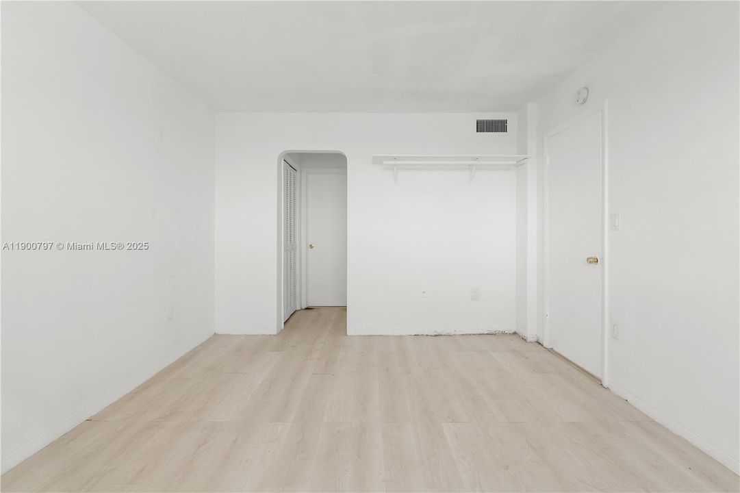 待售: $169,900 (1 贝兹, 1 浴室, 768 平方英尺)